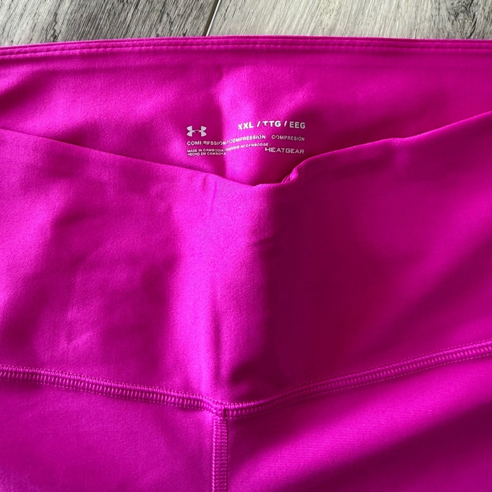 NWOT Women’s Under Armour Bike Shorts - Picture 3 of 4